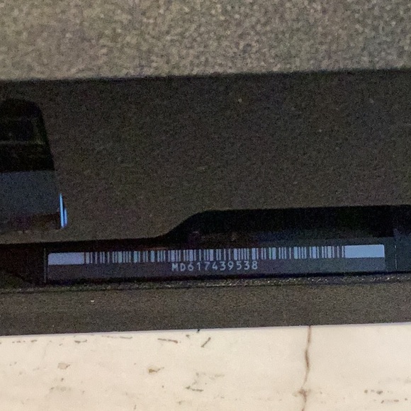 Sony PlayStation 4 Slim Console 1TB PS4 & Sony Controller Complete & 3 Games - Picture 9 of 13